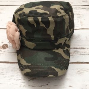 [Pugs Gear] Camo & Flower Cadet Hat